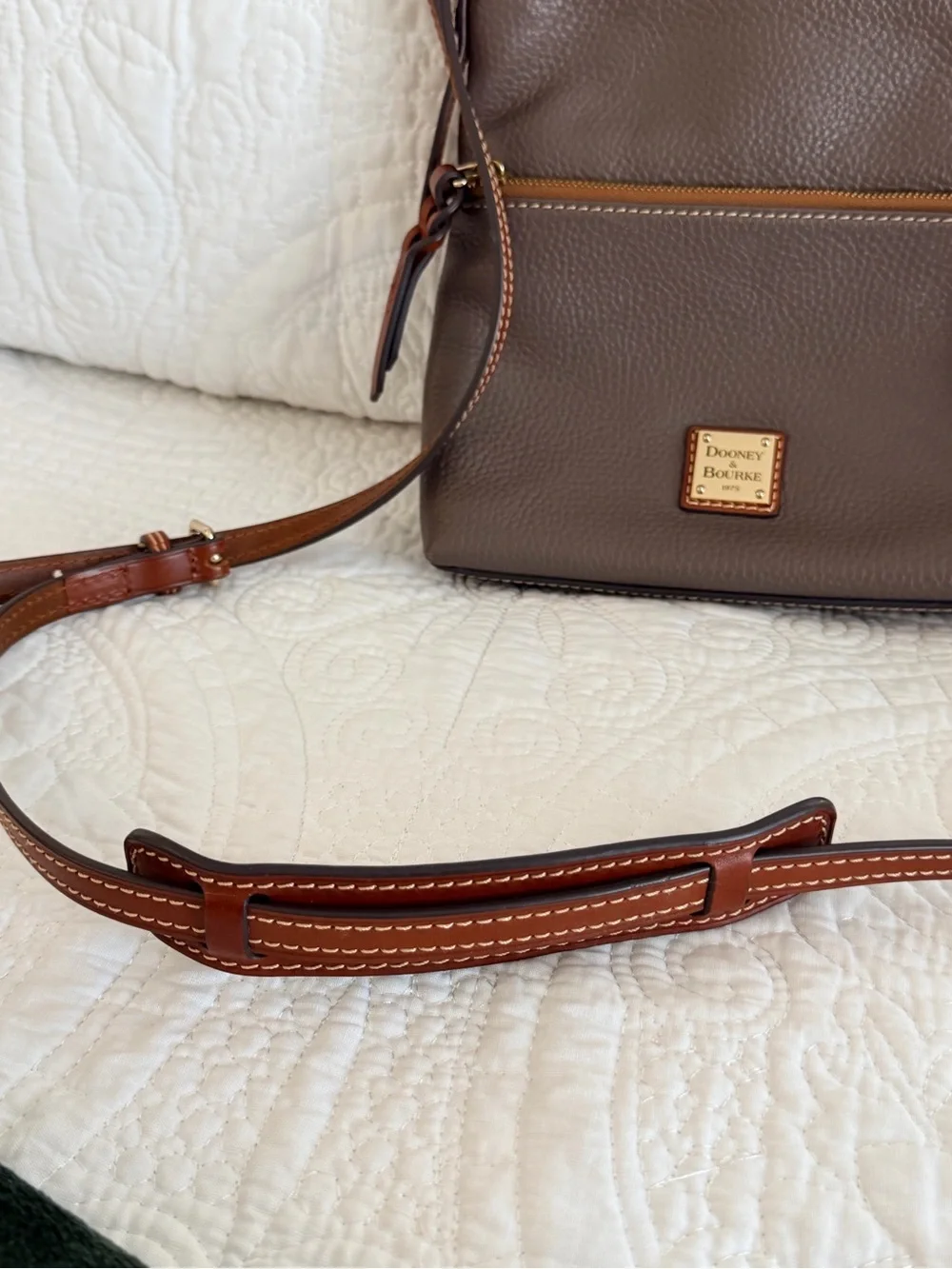 ✨Dooney & Bourke Pebble Grain North South Janine Crossbody EUC ✨